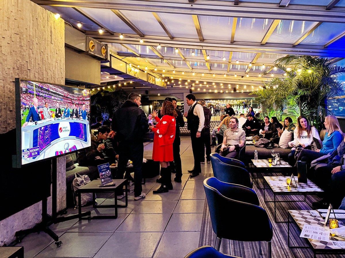 SYLVOX 55" Outdoor TV(Google TV) Deck Pro 2.0 טלויזיה בגודל 55 אינץ' לשימוש חיצוני בשמש חלקית - דוגית