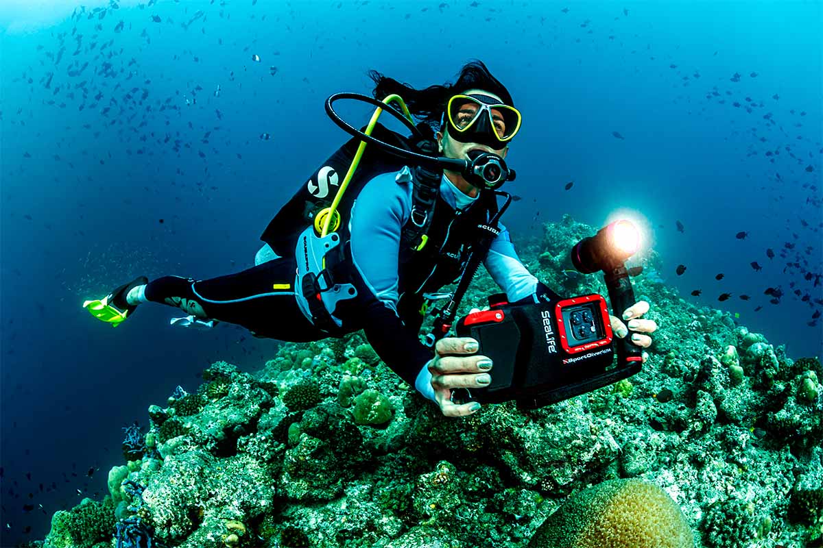 SEALIFE SportDiver Ultra Pro 2500 Set for iPhone & Android סט מארז תת ימי מתקדם ותאורה לסמארטפון