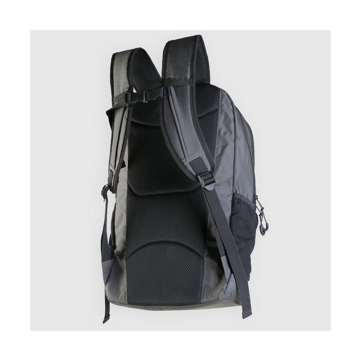 SOORUZ Backpack Daily תיק גב רב תכליתי בנפח של כ- 22 ליטרים