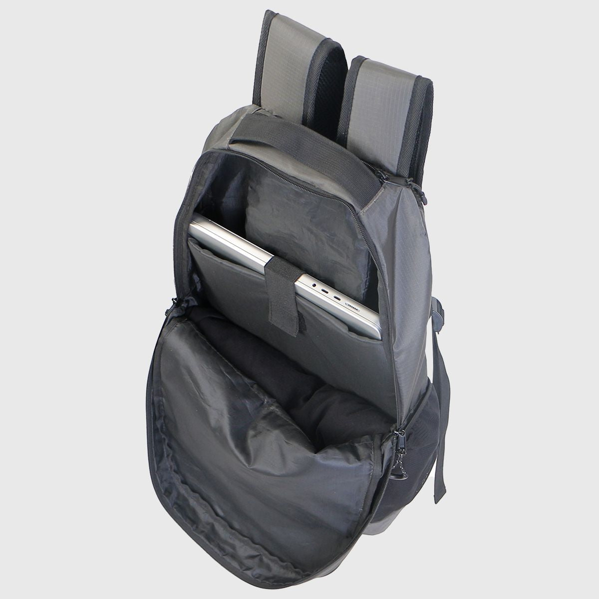SOORUZ Backpack Daily תיק גב רב תכליתי בנפח של כ- 22 ליטרים