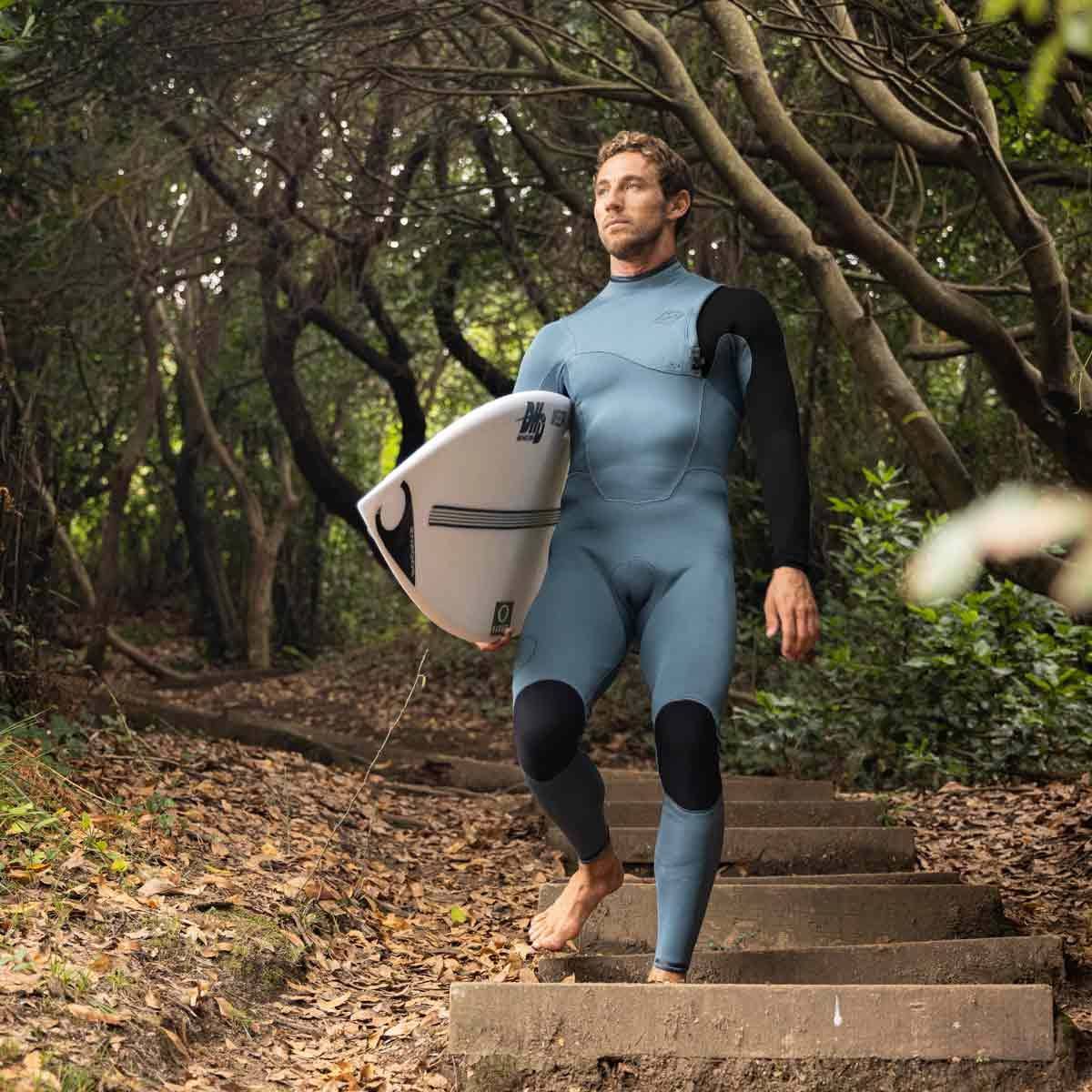 חליפת גלישה 4/3 מ"מ לגברים בצבע כחול ללא רוכסן