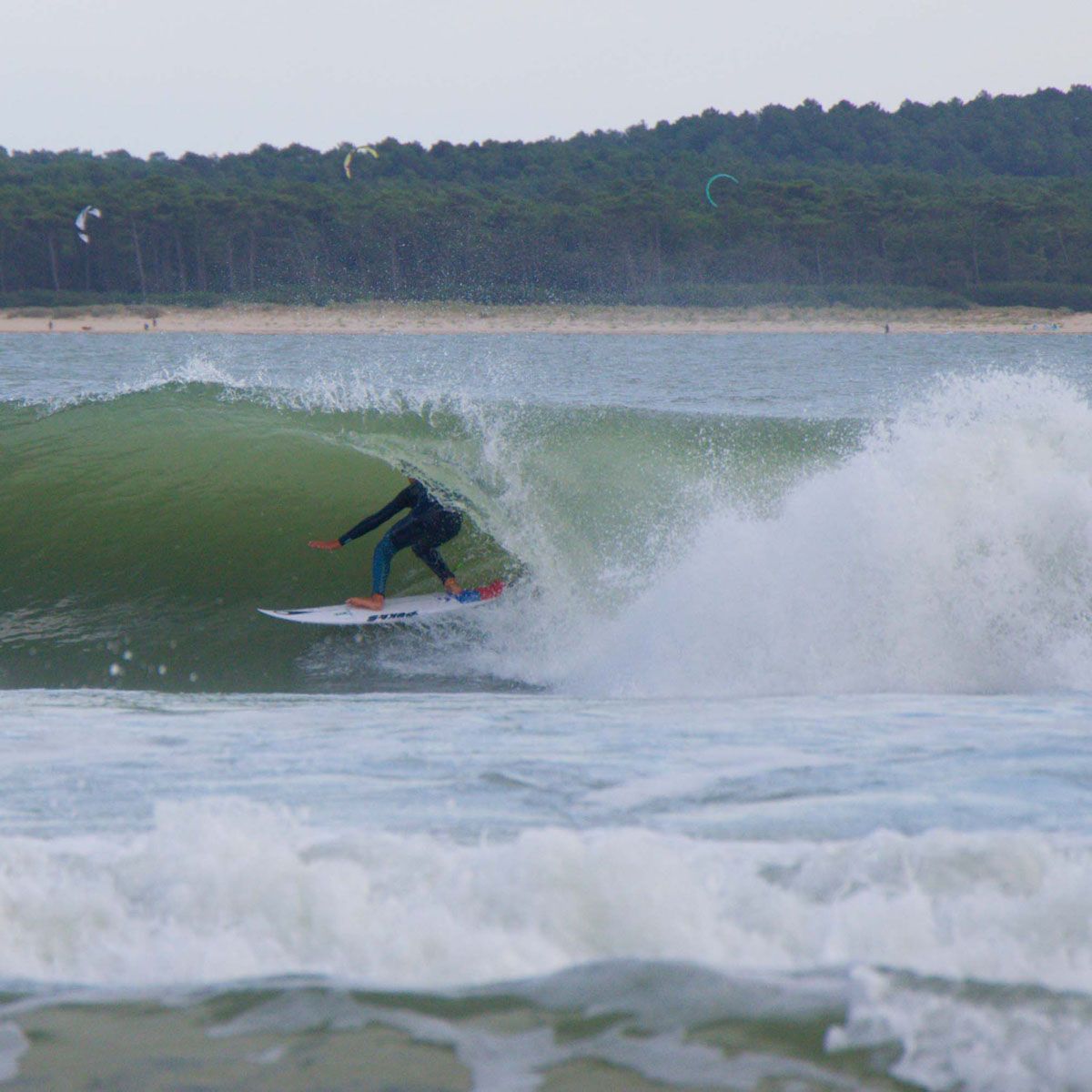 חליפת גלישה לילדים צבע כחול 3/2 רוכסן קדמי