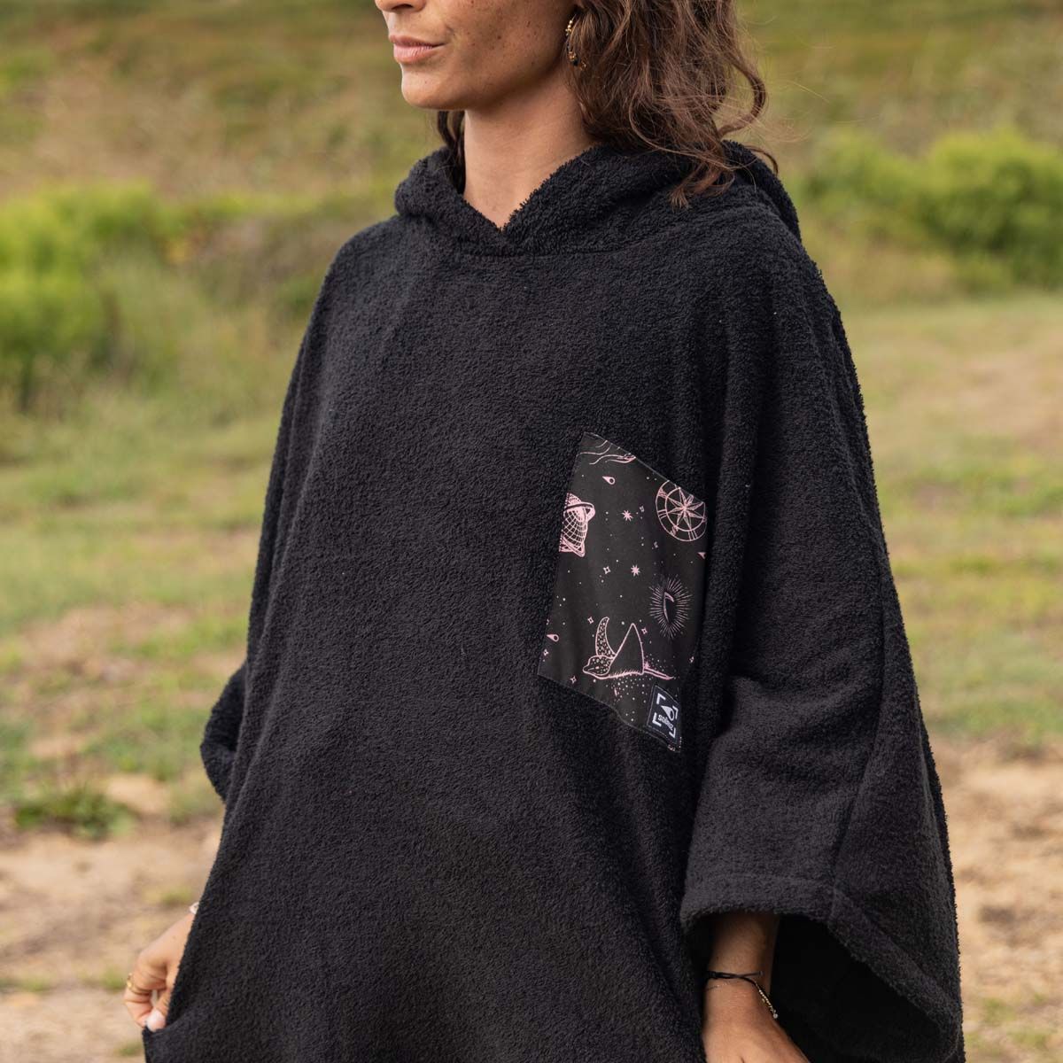 SOORUZ Poncho Pulmo 3/4 Sleeves מגבת פונצ'ו עם שרוולים 3/4