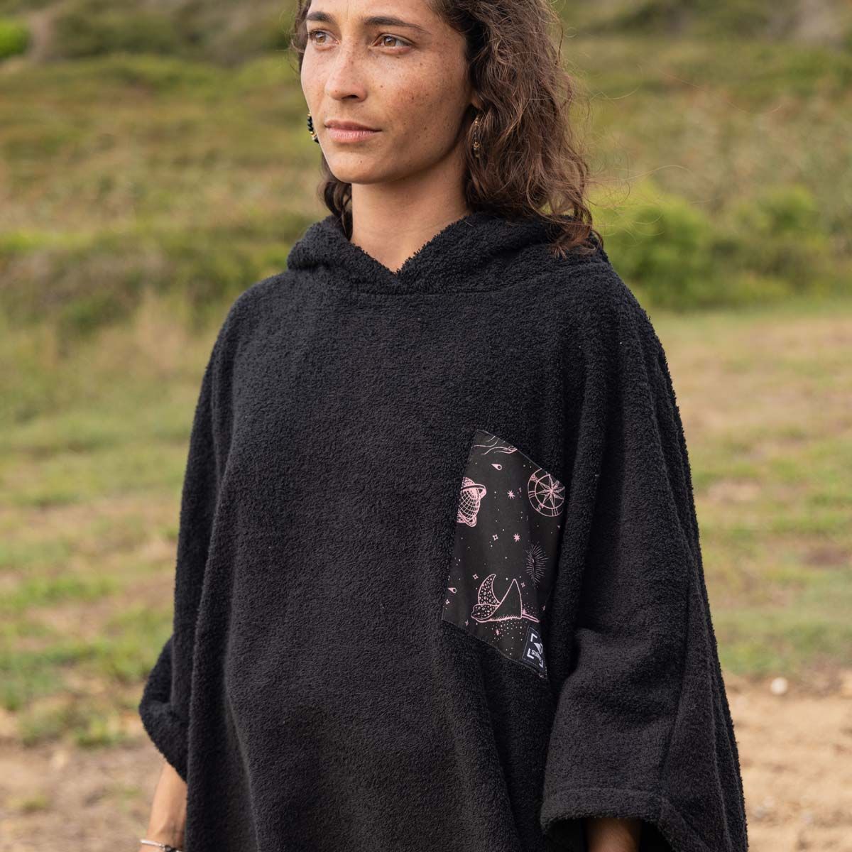 SOORUZ Poncho Pulmo 3/4 Sleeves מגבת פונצ'ו עם שרוולים 3/4