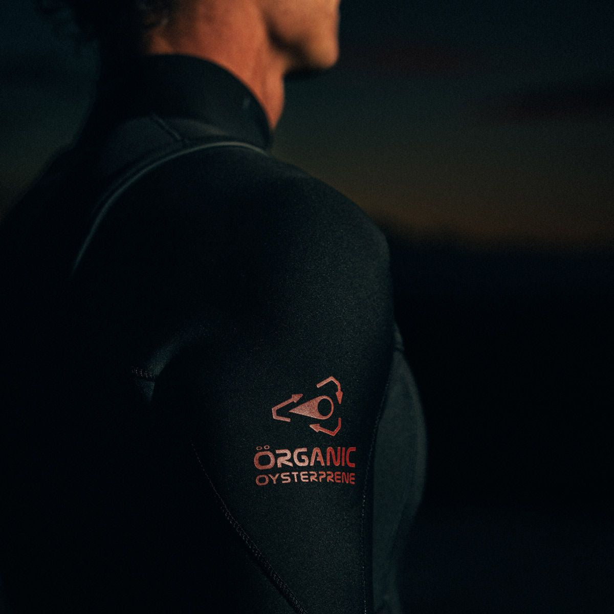 חליפת גלישה שורטי צבע שחור רוכסן קדמי בעובי 2/2 מ"מ לגברים