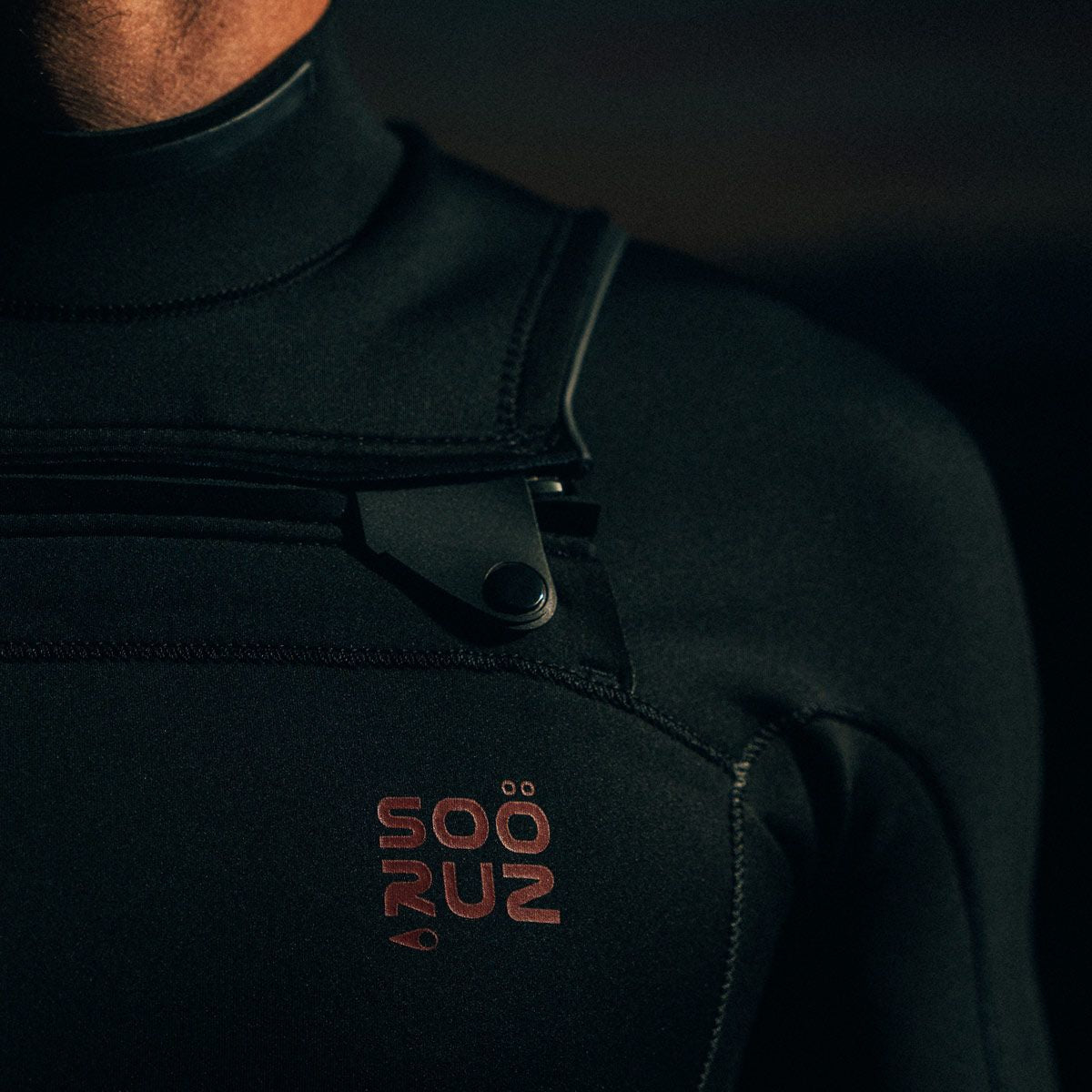 חליפת גלישה שורטי צבע שחור רוכסן קדמי בעובי 2/2 מ"מ לגברים