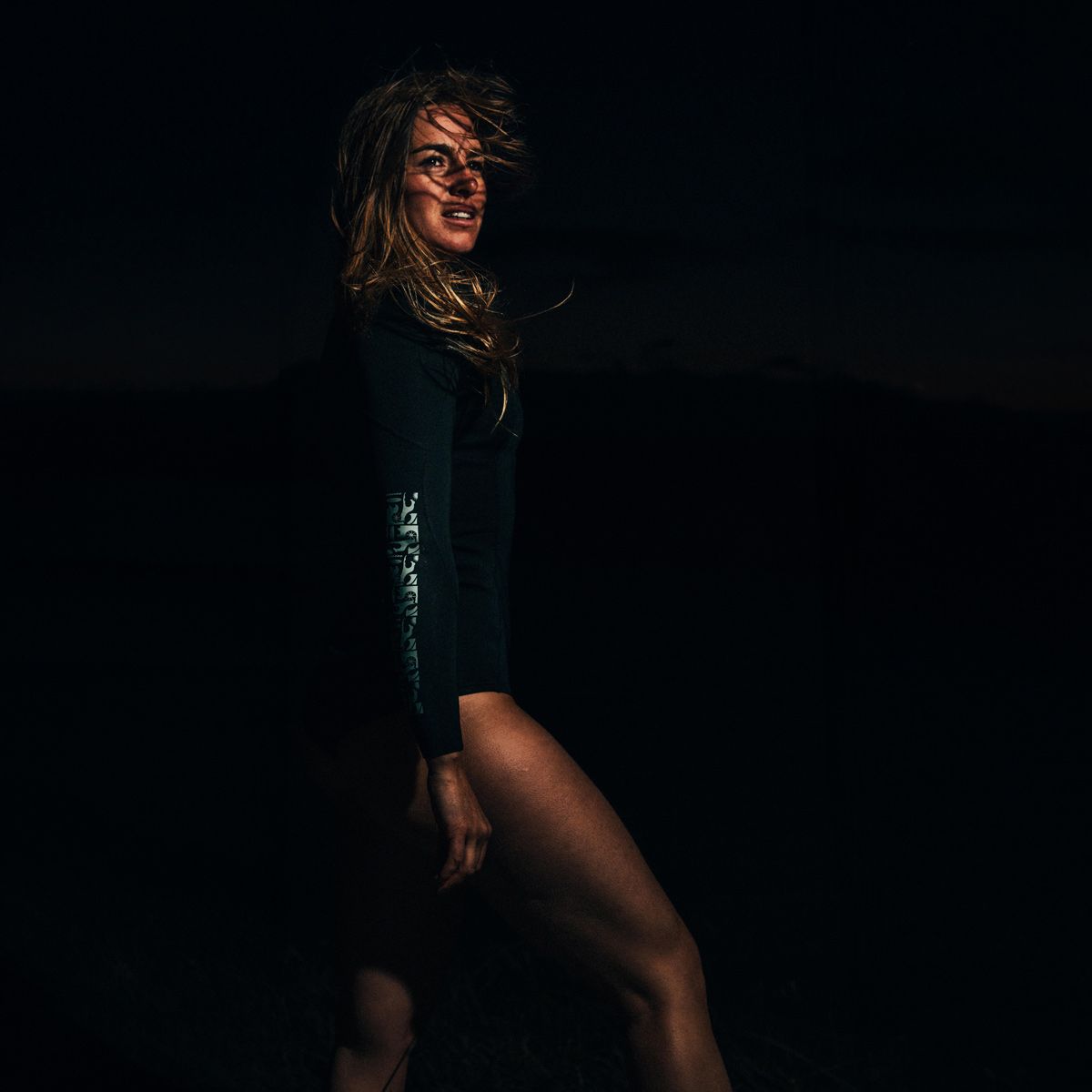 חליפת גלישה שורטי עם שרוולים ארוכים בעובי 1/1 מ"מ לנשים