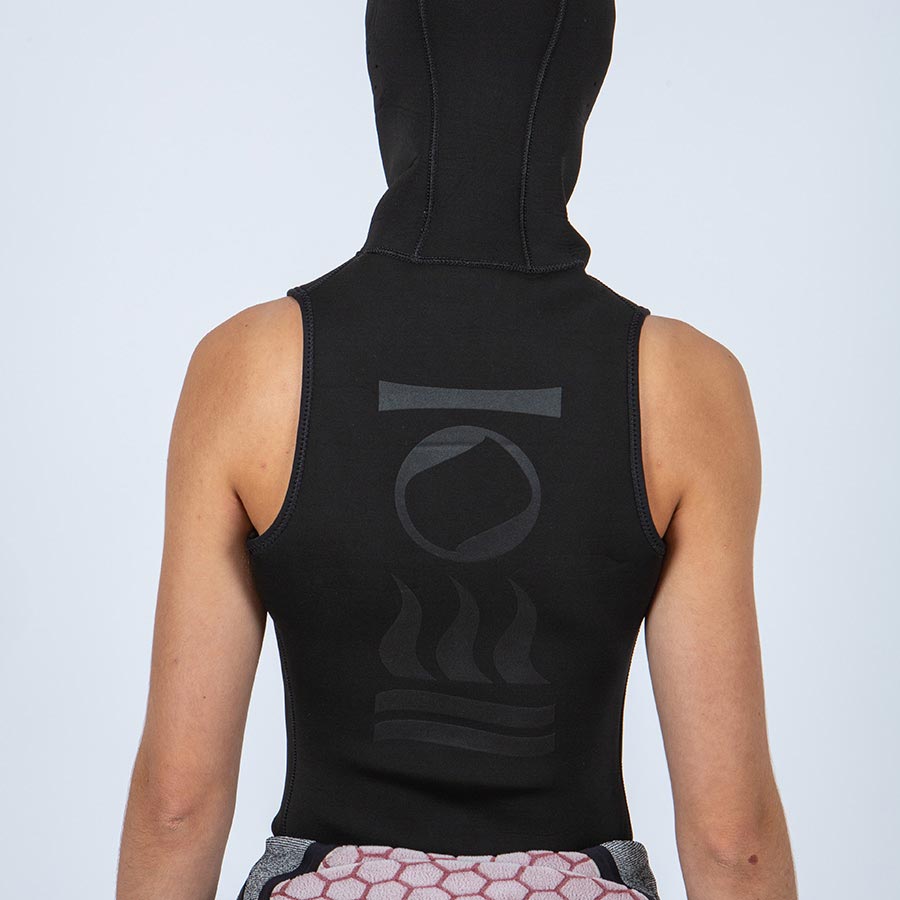 FOURTH ELEMENT Women's Neoprene Hooded Vest 5/3mm וסט עם כובע לנשים 3/5 מ"מ