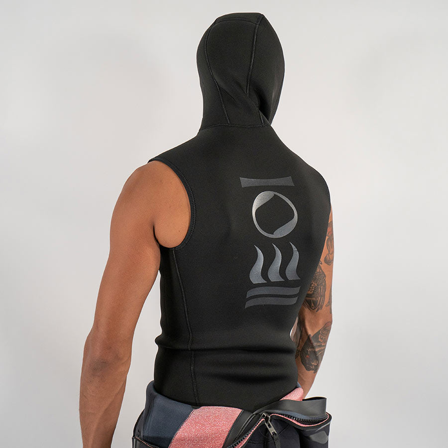 FOURTH ELEMENT Men's Neoprene Hooded Vest 5/3mm וסט עם כובע לגברים 3/5 מ"מ