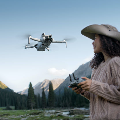 DJI Mini 4 Pro Fly More Combo Plus ערכת רחפן מיני עם שלט חכם