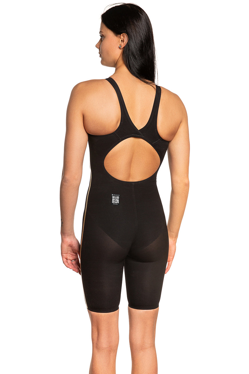 MAD WAVE Forceshell Evolution Kneeskin Black חליפת שחייה תחרותית לנשים בצבע שחור