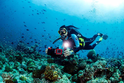 SEALIFE SportDiver Ultra Pro 2500 Set for iPhone & Android סט מארז תת ימי מתקדם ותאורה לסמארטפון