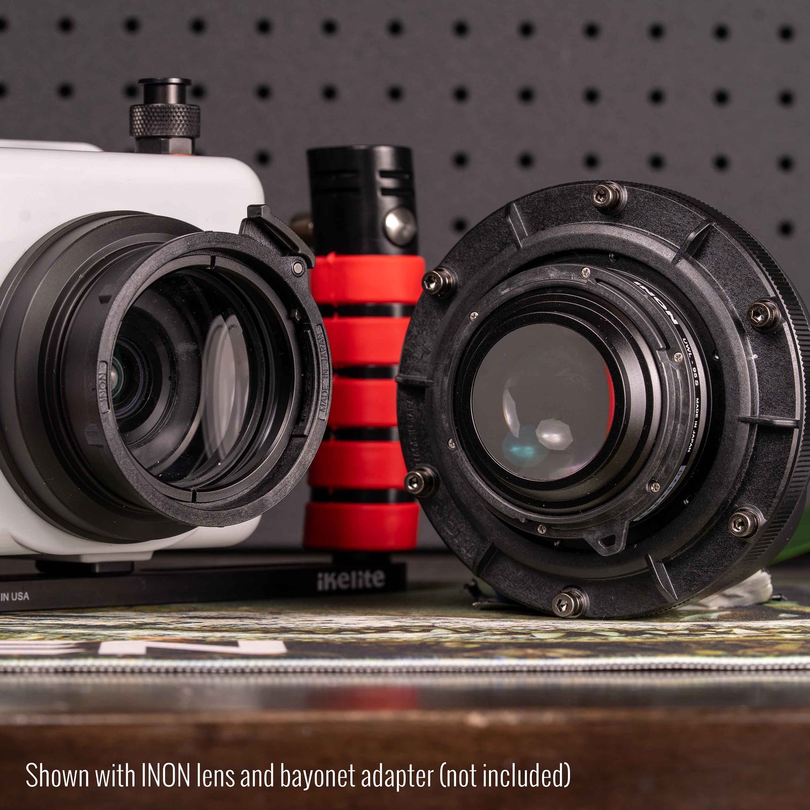 IKELITE 200FP/T Underwater Housing for Sony Alpha a6700 PZ 16-50mm with Built-In TTL for DS Strobes מארז צלילה עבור Sony Alpha a6700 עם עדשת PZ 16-50mm ו-TTL מובנה למבזקי DS