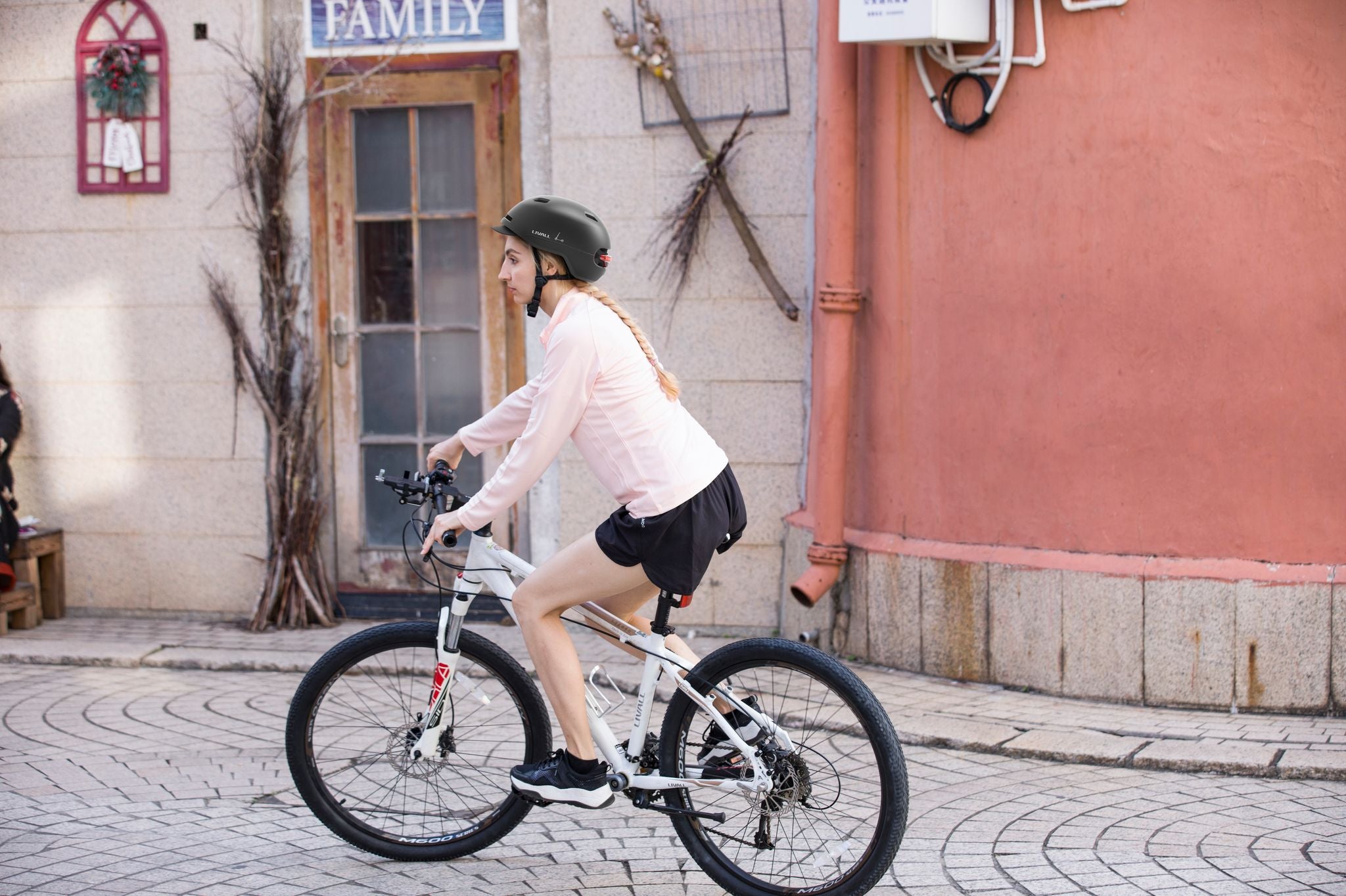 LIVALL Bling Helmet C21 קסדה חכמה