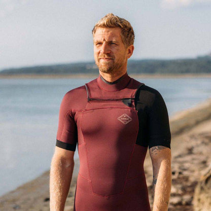 SOORUZ Shorty Men 2/2 FZ FIGHTER חליפת גלישה שורטי רוכסן קדמי בעובי 2/2 מ"מ לגברים בצבע אדום