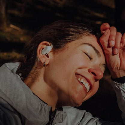 SUUNTO Spark White אוזניות ספורט אוזן פתוחה בצבע לבן