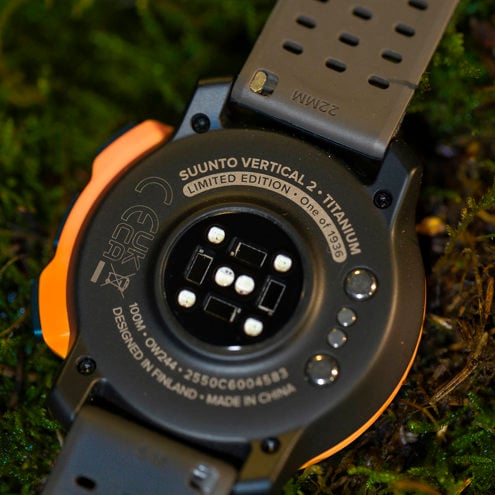 SUUNTO Vertical 2 Anniversary Gift Box שעון הרפתקאות וספורט מקצועי מטיטניום בגרסת 90 שנה מיוחדת - דוגית