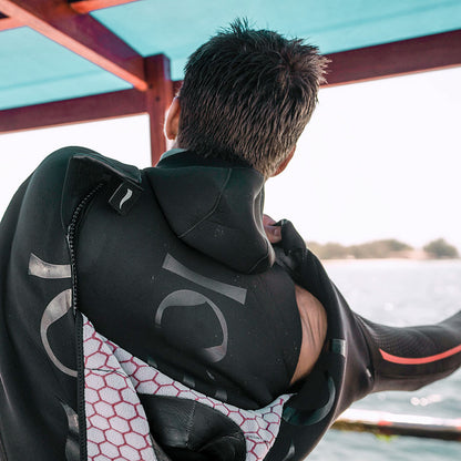 FOURTH ELEMENT Men's Neoprene Hooded Vest 5/3mm וסט עם כובע לגברים 3/5 מ"מ