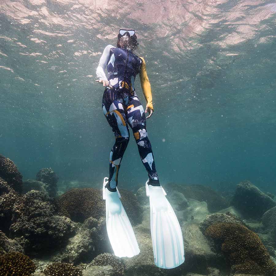FOURTH ELEMENT STINGER Women’s Fin Hydrosuit חליפת שנירקול וצלילה להגנה ממדוזות לנשים