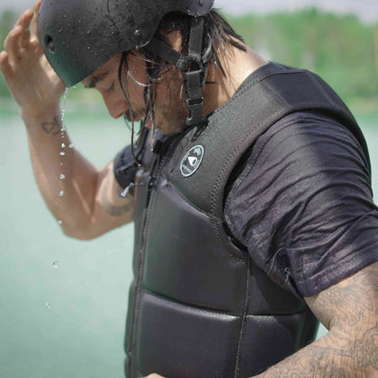 SOORUZ Watervest Ground אפוד ציפה צמוד לוויקבורד בצבע שחור