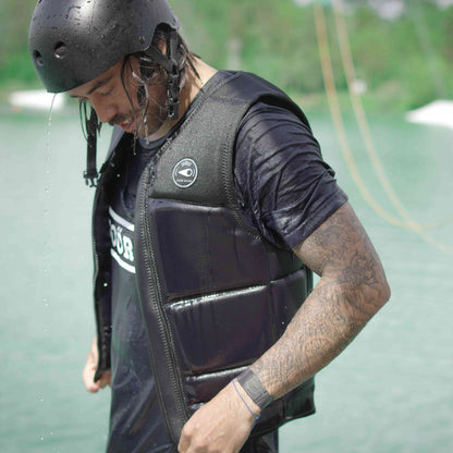 SOORUZ Watervest Ground אפוד ציפה צמוד לוויקבורד בצבע שחור